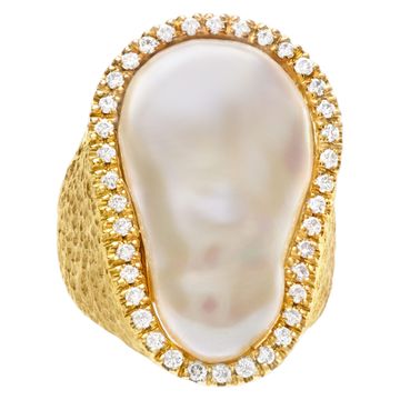 Baroque Mabe pearl (over 18mm) & diamonds ring in 18K yellow gold.