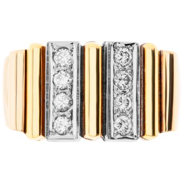 Diamond ring set in 14 K yellow & white gold. Total approx. 0.35 carat.