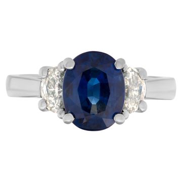 Gorgeous Sapphire and Diamonds ring set in Platinum. Central oval cut deep blue sapphire, approx total weight: 2 carats,