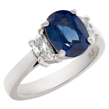 Gorgeous Sapphire and Diamonds ring set in Platinum. Central oval cut deep blue sapphire, approx total weight: 2 carats,