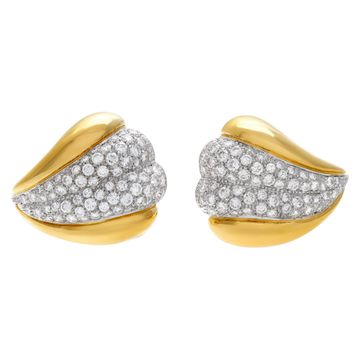 Italian designer DAMIANI, diamonds earrings in 18k yellow gold. Round brilliant cut diamonds total approx. weight: 2.15 carats,