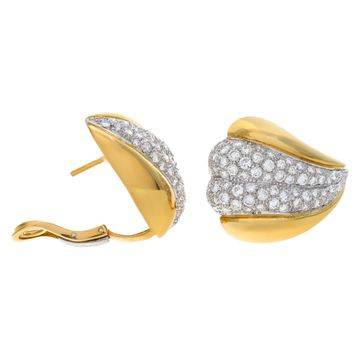 Italian designer DAMIANI, diamonds earrings in 18k yellow gold. Round brilliant cut diamonds total approx. weight: 2.15 carats,