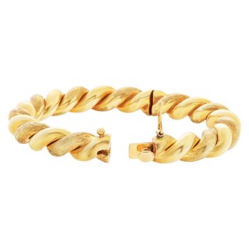 Maccaroni bangle in 18k with satin and high polish finish