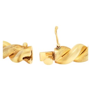 Maccaroni bangle in 18k with satin and high polish finish