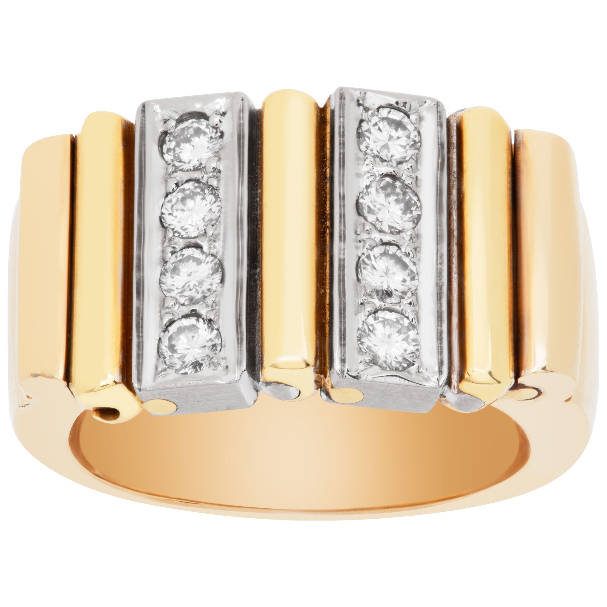 Diamond ring set in 14 K yellow & white gold. Total approx. 0.35 carat.