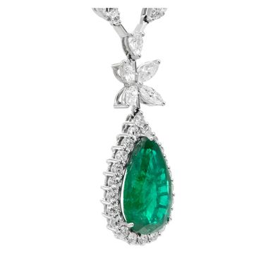Round brilliant diamond necklace with pear shape Zambian emerald (7.11 carats) and diamond drop pendant, in 18k white gold.