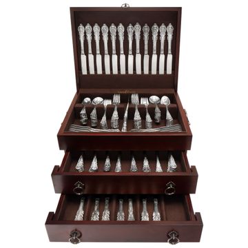 SIR CHRISTOPHER sterling silver flatware set patented in 1936 by Wallace silversmiths. Over 4200 grams of sterling silver or 135 troy ounces. 6 Place setting for 20 with extra tea spoons and 3 serving piece.