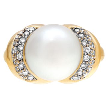 South sea pearl ring in 18k yellow gold with diamond accents