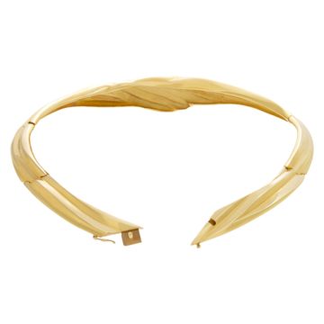 Stylish stiff choker in 18k yellow gold with twisted center design.