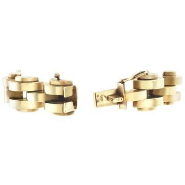 Vintage mechanical link bracelet with curved semi-circular links in 14k yellow gold.